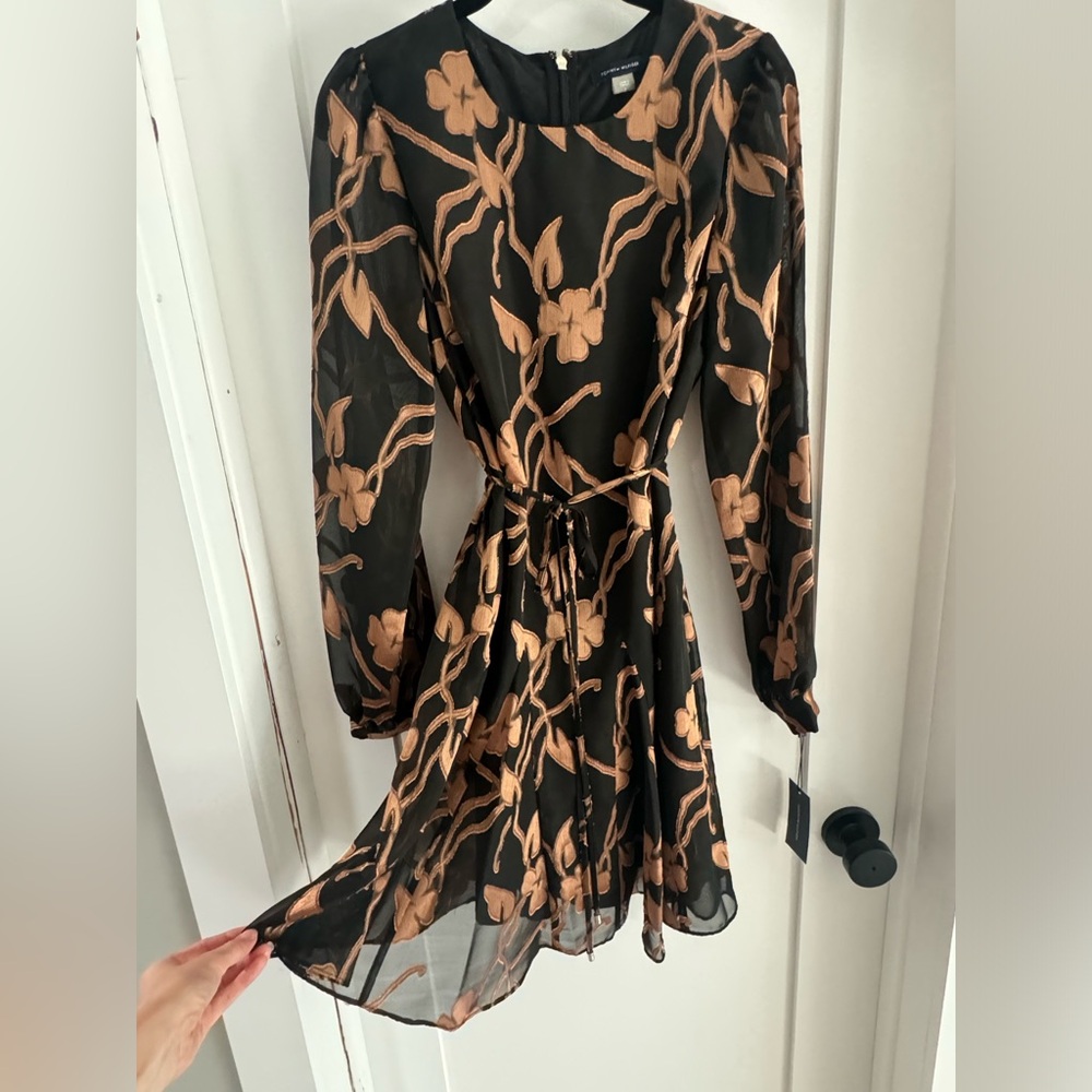 Tommy Hilfiger Black & Gold floral print, smock fit dress, W/ string belt. NWT